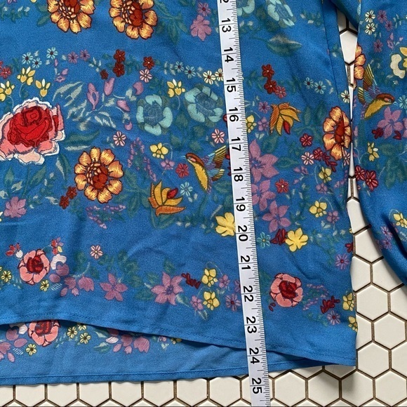 Dalia Bell Sleeve Blouse Size Small Blue‎ Floral Print - Picture 8 of 9